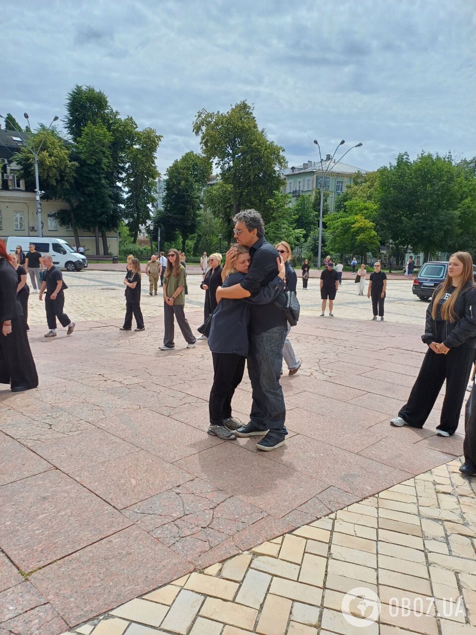 Останні оплески та потужна промова дружини: яким був похорон актора Юрія Феліпенка і хто прийшов попрощатися. Фото, відео