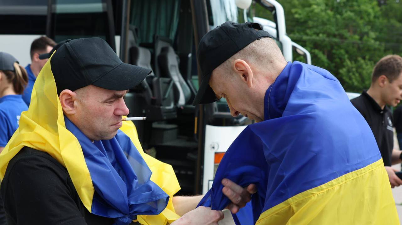 "Наши люди возвращаются домой": Зеленский сообщил о новом обмене пленными. Фото, видео