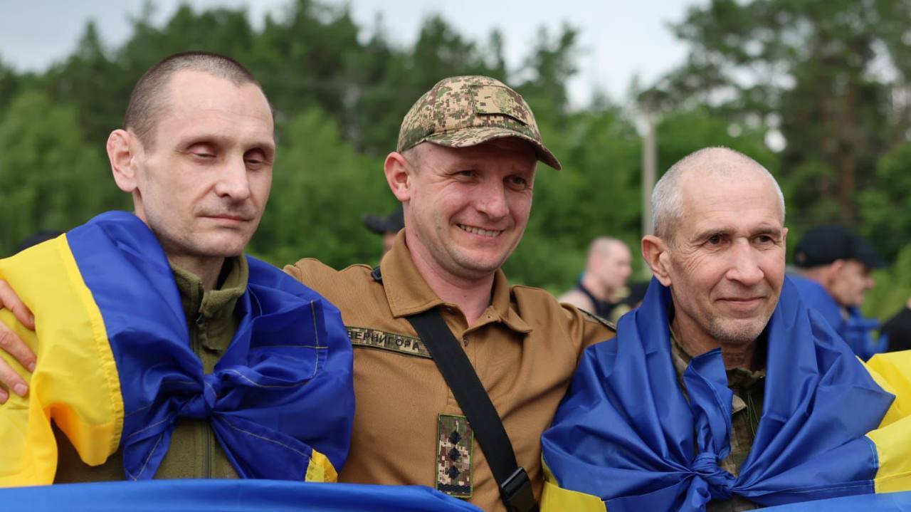 "Наши люди возвращаются домой": Зеленский сообщил о новом обмене пленными. Фото, видео