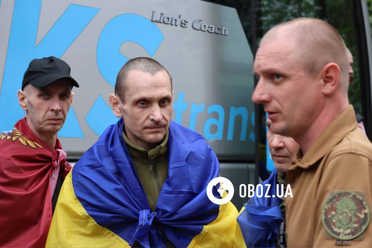 Радість, обійми та сльози на очах: як рідні зустрічали захисників із ворожого полону. Фото й відео