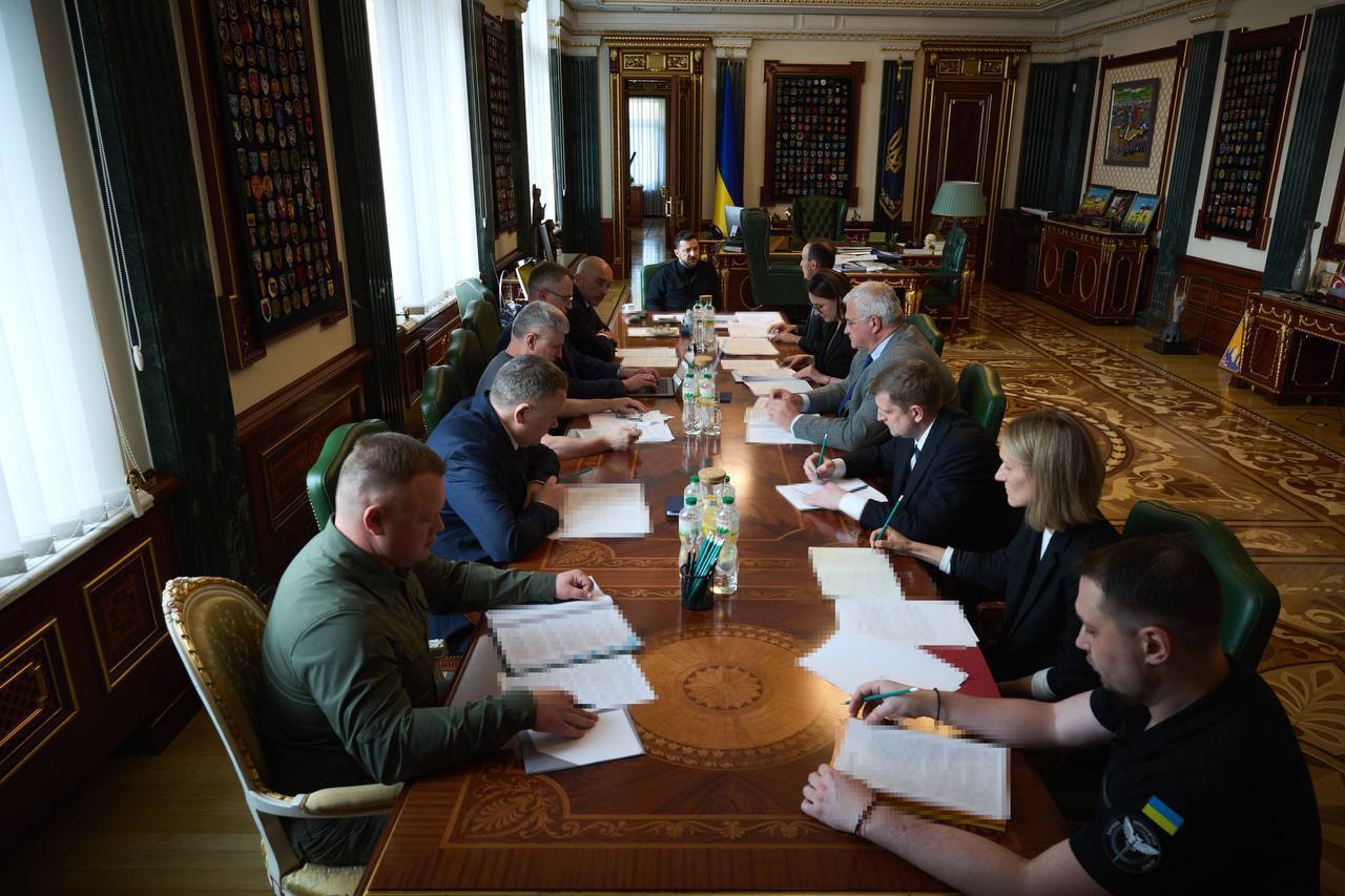 Україна посилить санкції проти Росії: які три завдання поставив Зеленський. Фото