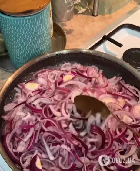 Самая вкусная намазка с тунцом и карамелизированным луком: подойдет на каждый день и для праздничного стола
