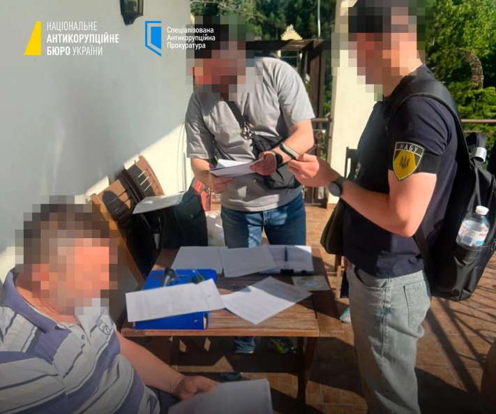 НАБУ та САП викрили розкрадання 231 млн грн на медобладнанні для онкохворих: кого затримано. Фото
