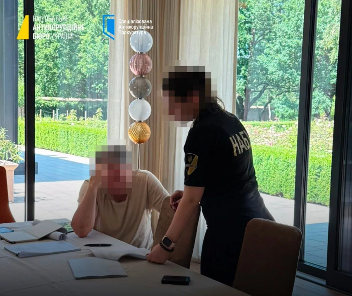 НАБУ та САП викрили розкрадання 231 млн грн на медобладнанні для онкохворих: кого затримано. Фото
