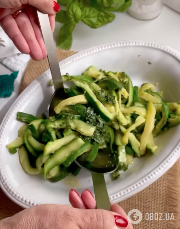 Смачний салат із кабачків