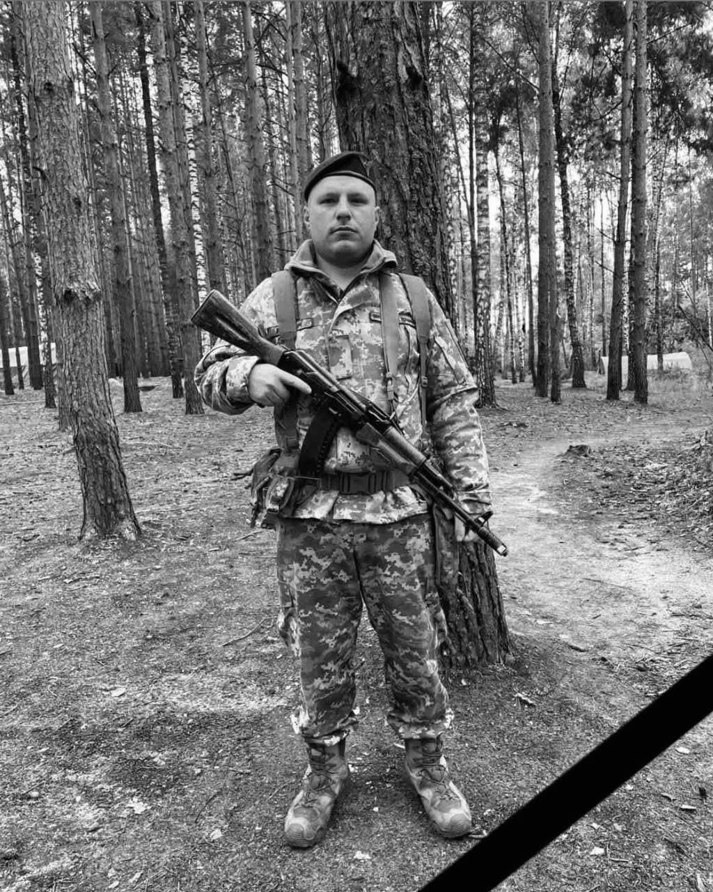 Довго вважали зниклим безвісти: на Львівщині попрощались з Героєм Юрієм Шереметою. Фото