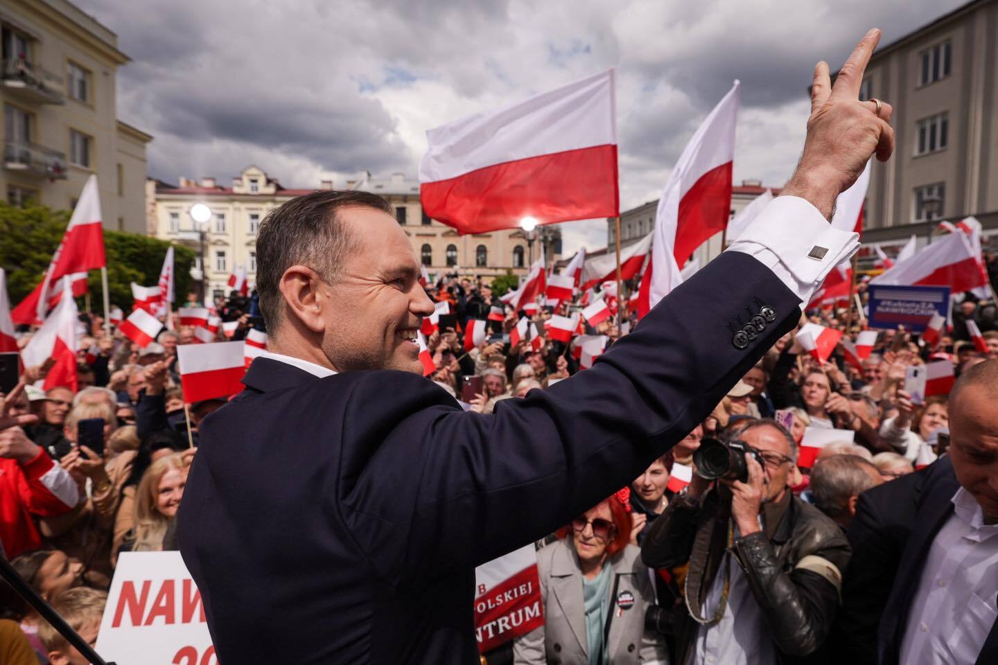 Летал в Москву и заявлял, что Украине не место в ЕС и НАТО: что известно о Кароле Навроцком, который побеждает на выборах в Польше