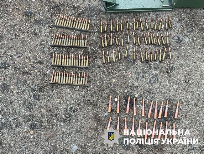 У Києві затримали чоловіка, який п’яним із набоями та гранатами гуляв вулицями міста. Фото