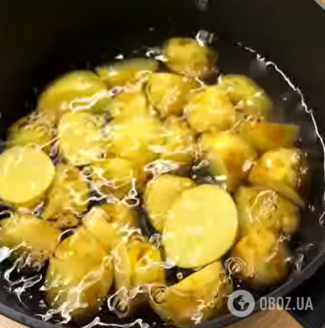 Как вкусно приготовить молодой картофель на сковородке: рецепт на скорую руку
