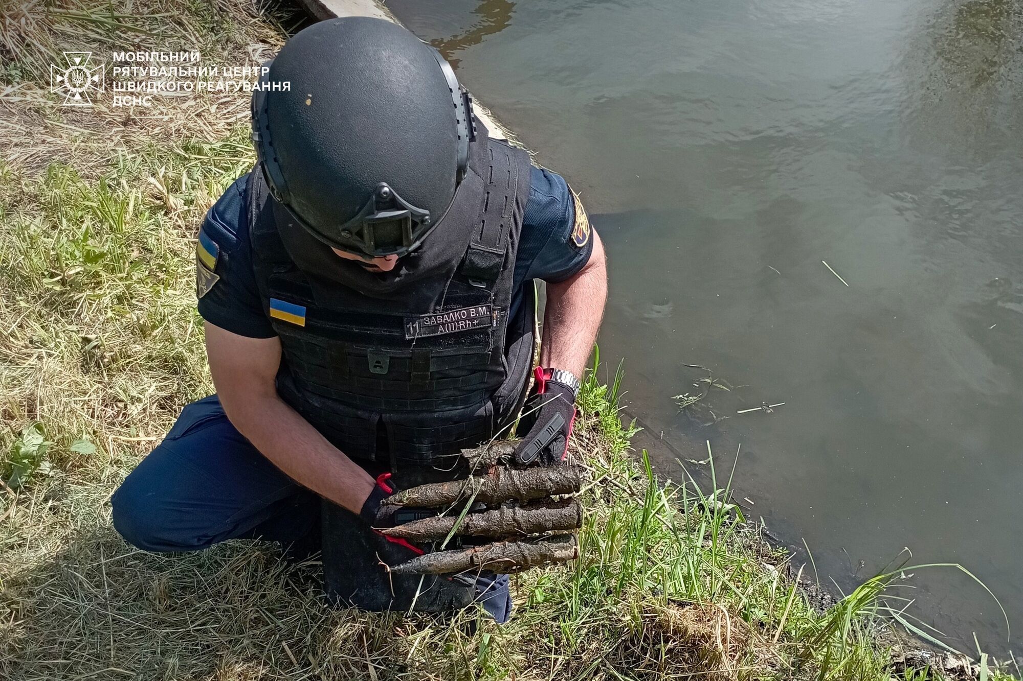 На Київщині чоловік знайшов уламки "Шахеда" з вцілілою бойовою частиною. Фото