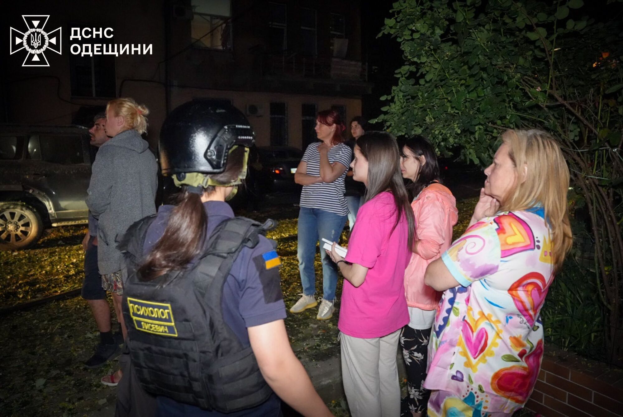 Россия атаковала Одессу ударными БПЛА: дрон попал в четырехэтажку, произошел обвал, пострадали спасатели. Фото и видео