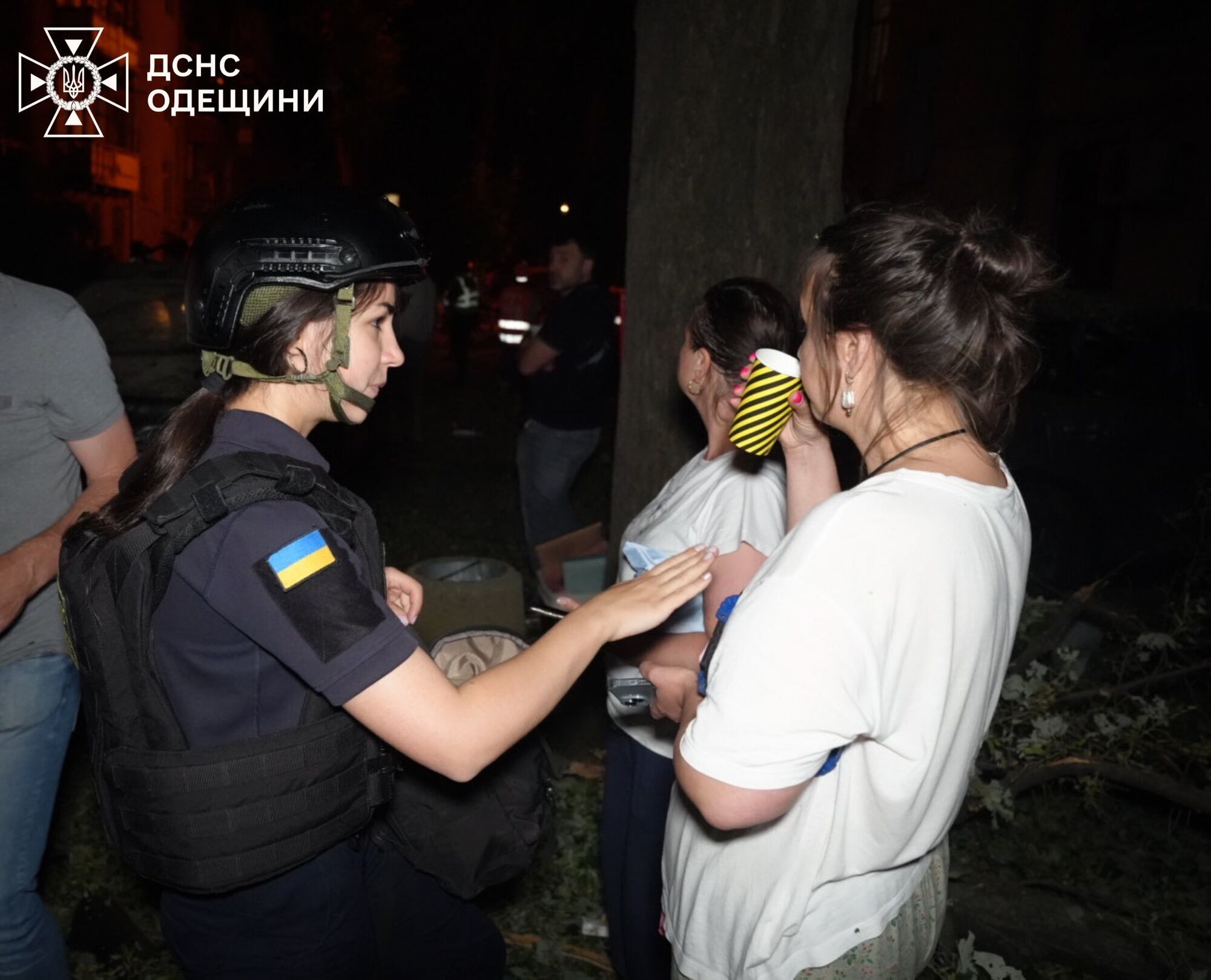 Россия атаковала Одессу ударными БПЛА: дрон попал в четырехэтажку, произошел обвал, пострадали спасатели. Фото и видео