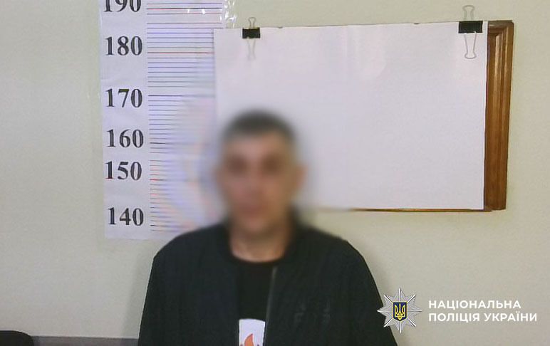 У Києві на Троєщині ревнивець ледь не вбив сусіда. Подробиці справи та фото