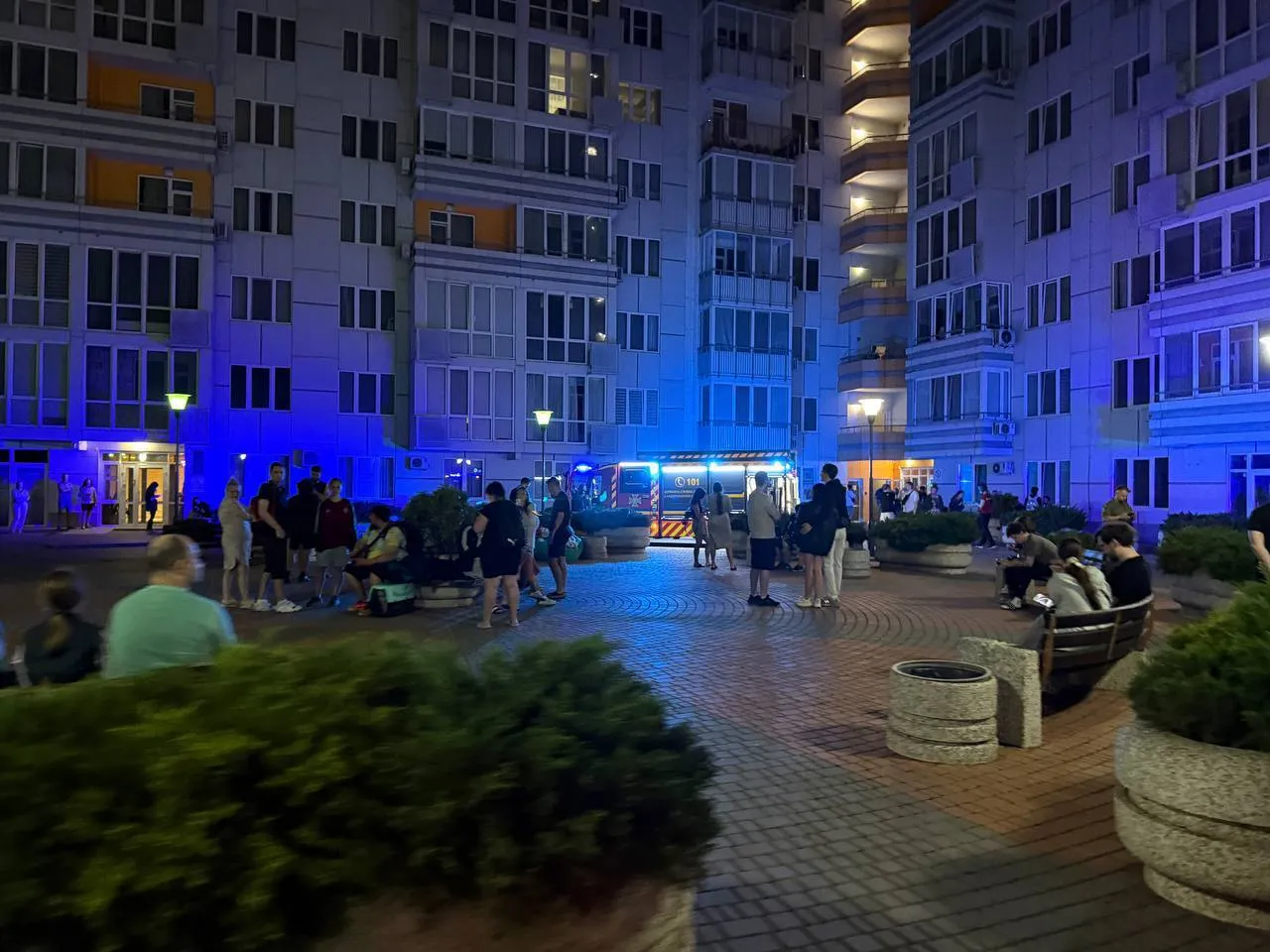 Росія атакувала Одесу ударними БПЛА: дрон влучив у чотириповерхівку, трапився обвал, постраждали рятувальники. Фото й відео udikeidtzidkhab