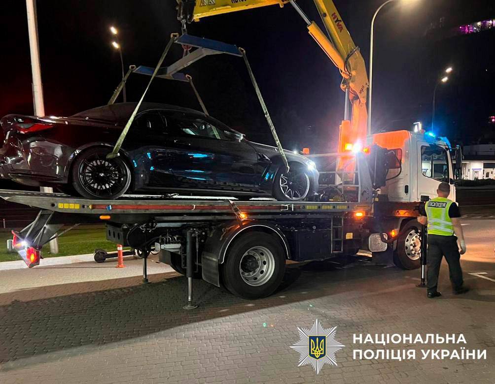 У Києві "любитель дрифту" на BMW влаштував небезпечне шоу біля ТРЦ: як його покарали. Фото та відео