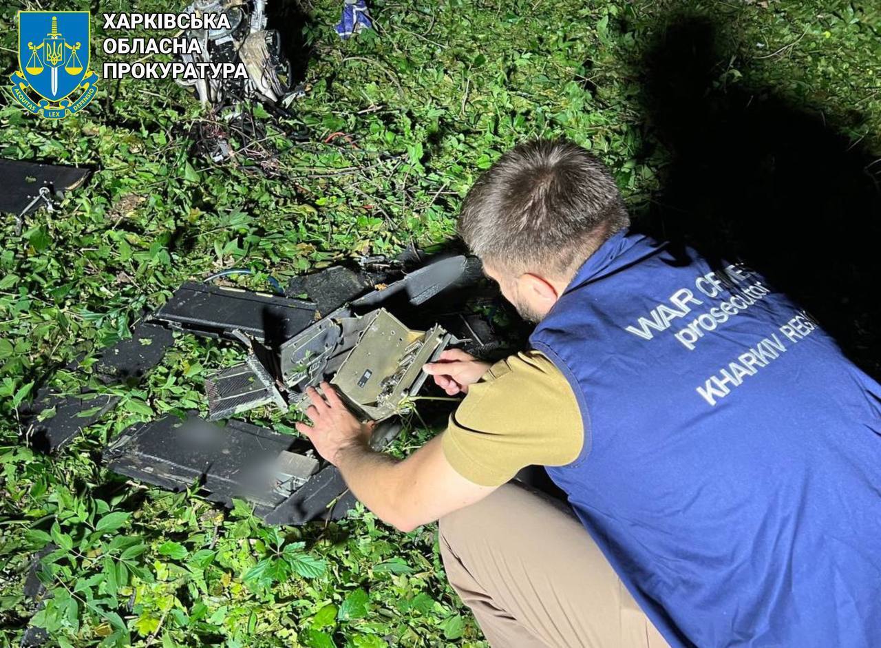 Харків і Сумщина були під атакою "Шахедів": є влучання біля будинків, серед постраждалих – двоє дівчат. Фото