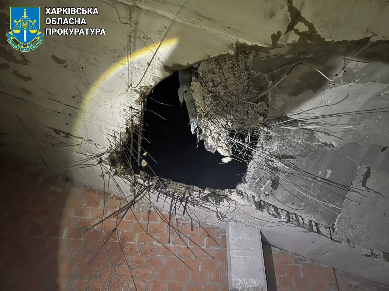Харків і Сумщина були під атакою "Шахедів": є влучання біля будинків, серед постраждалих – двоє дівчат. Фото