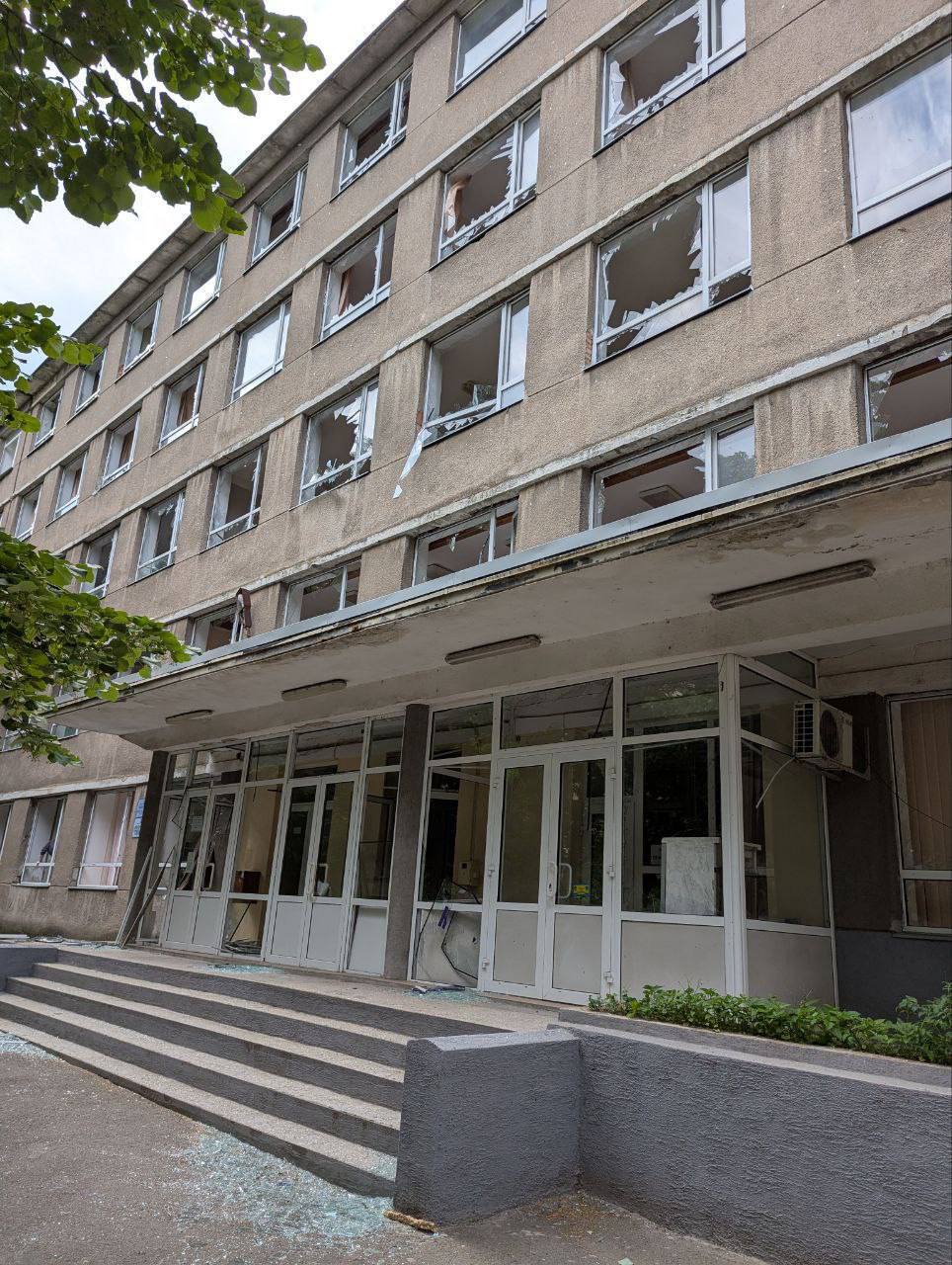 Россия атаковала Одессу ударными БПЛА: дрон попал в четырехэтажку, произошел обвал, пострадали спасатели. Фото и видео