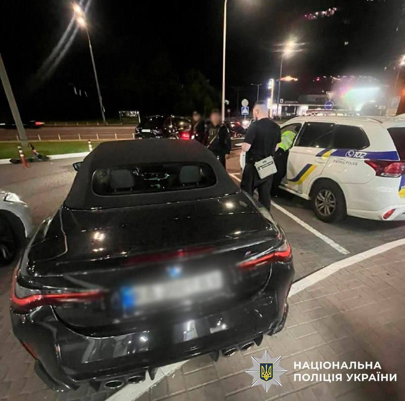 У Києві "любитель дрифту" на BMW влаштував небезпечне шоу біля ТРЦ: як його покарали. Фото та відео