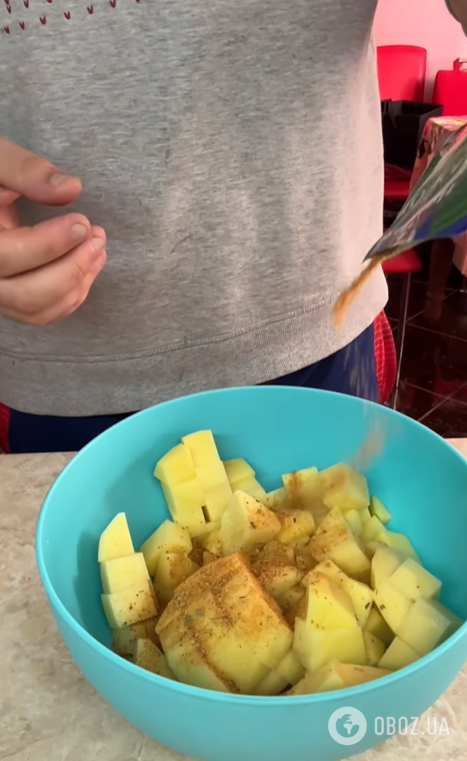 Вкусный картофель с курицей на сковородке: быстрый обед за считаные минуты