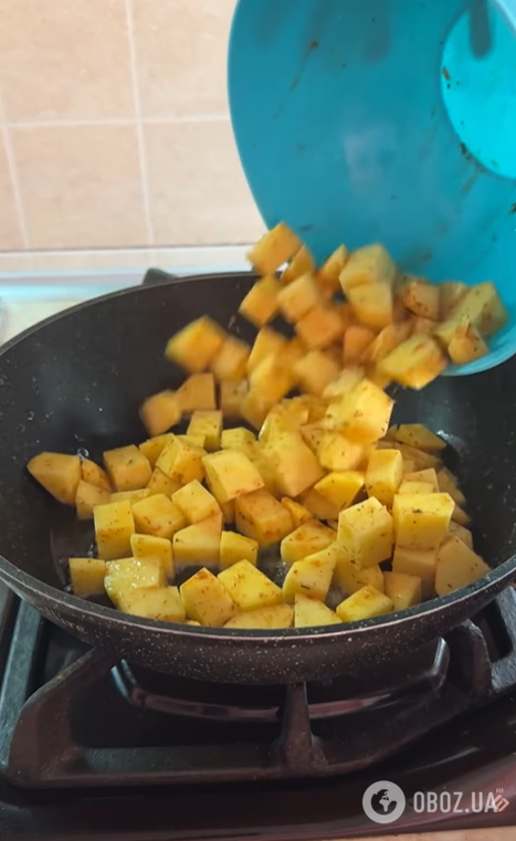 Вкусный картофель с курицей на сковородке: быстрый обед за считаные минуты