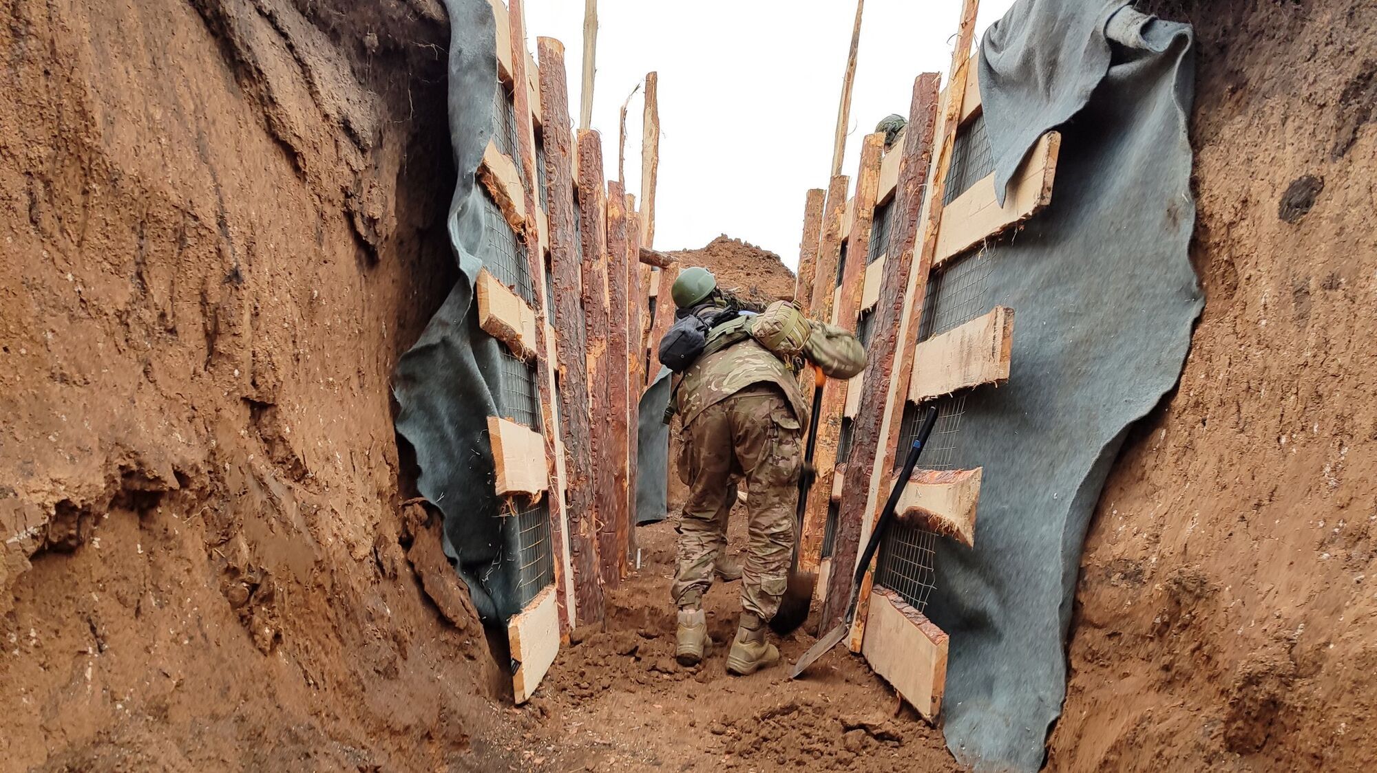 "Воюють не окопи з бліндажами, а люди в них": Сирський пояснив, за яким принципом споруджуються фортифікації