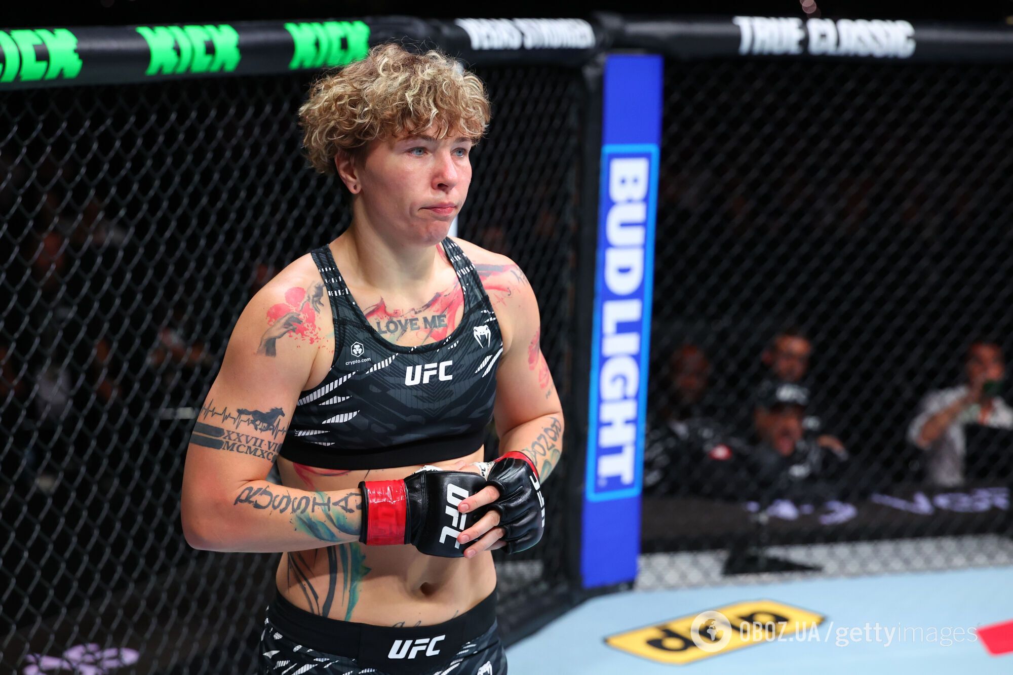 "По украинским пабликам мой адрес": россиянка вышла на бой UFC под флагом РФ и получила мгновенную карму