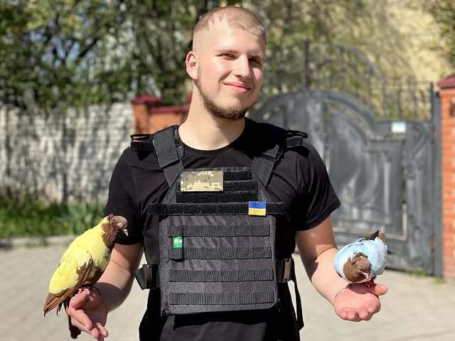 "Русский язык не принадлежит Путину". 23-летний основатель благотворительного фонда оскандалился из-за песни о "святой Руси" и записал нелепое оправдание