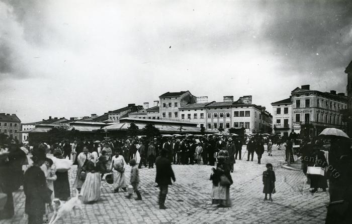 Улицы Львова 100 лет назад: в сети показали старые фото