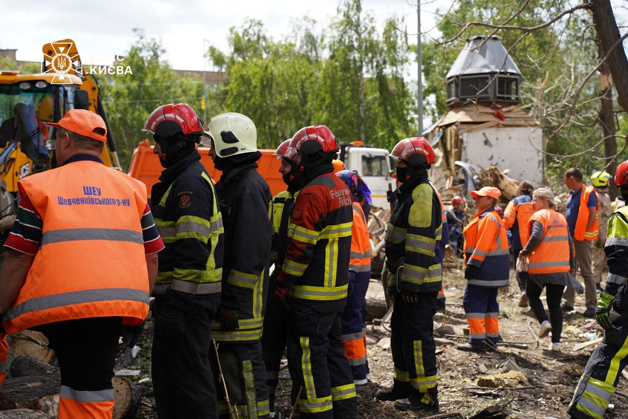 Київ та область перебували під атакою ворожих БПЛА й ракет: є влучання і пожежі, загинули та постраждали люди. Всі подробиці, фото й відео