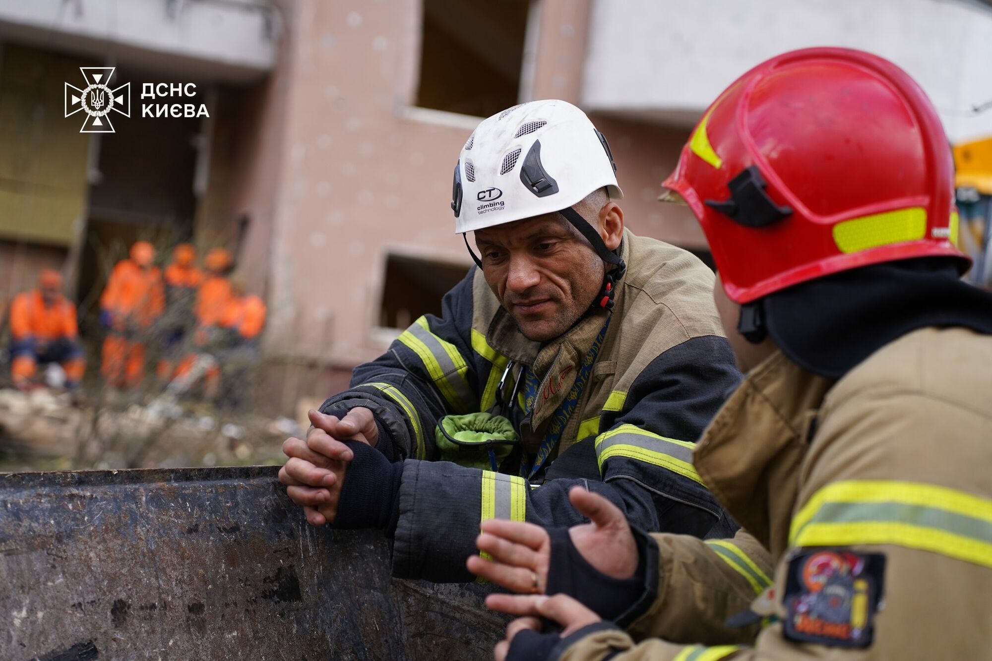 Київ та область перебували під атакою ворожих БПЛА й ракет: є влучання і пожежі, загинули та постраждали люди. Всі подробиці, фото й відео