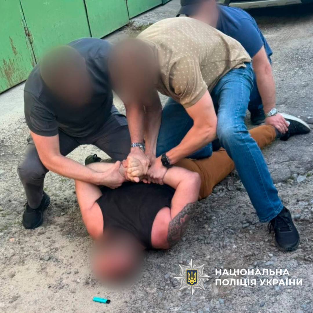 СБУ и Нацполиция задержали российских агентов, которые пытались подорвать воина ВСУ в Харькове: он получил множественные ранения. Фото