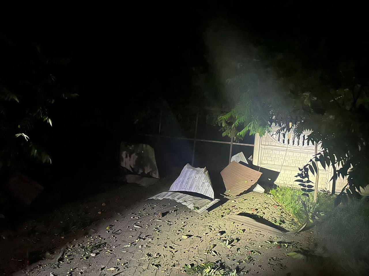 Київ та область перебували під атакою ворожих БПЛА й ракет: є влучання і пожежі, загинули та постраждали люди. Всі подробиці, фото й відео