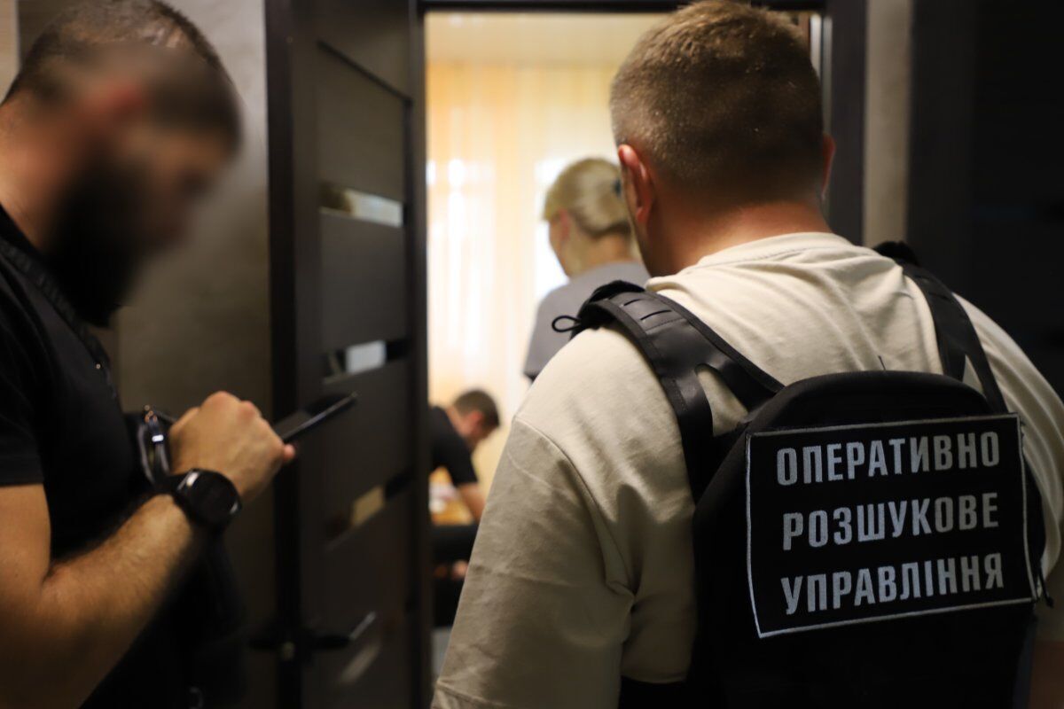 Продавала жінок до борделів у Катарі: жительку Закарпаття затримали за торгівлю людьми. Фото