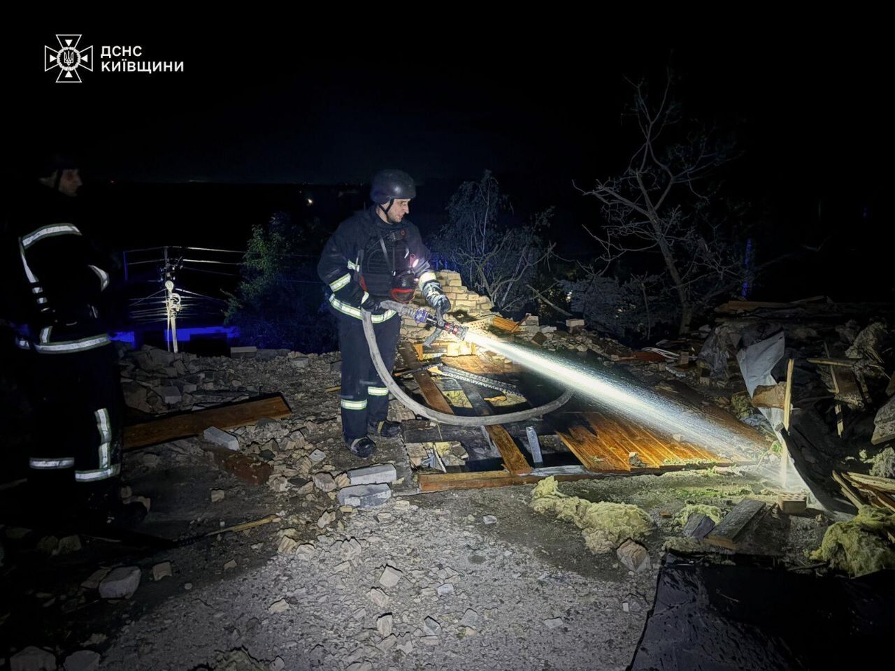 Київ та область перебували під атакою ворожих БПЛА й ракет: є влучання і пожежі, загинули та постраждали люди. Всі подробиці, фото й відео