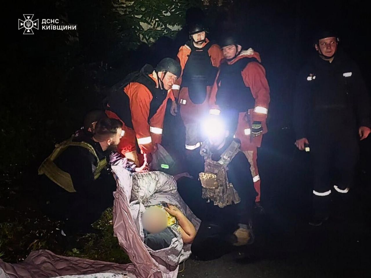 Київ та область перебували під атакою ворожих БПЛА й ракет: є влучання і пожежі, загинули та постраждали люди. Всі подробиці, фото й відео