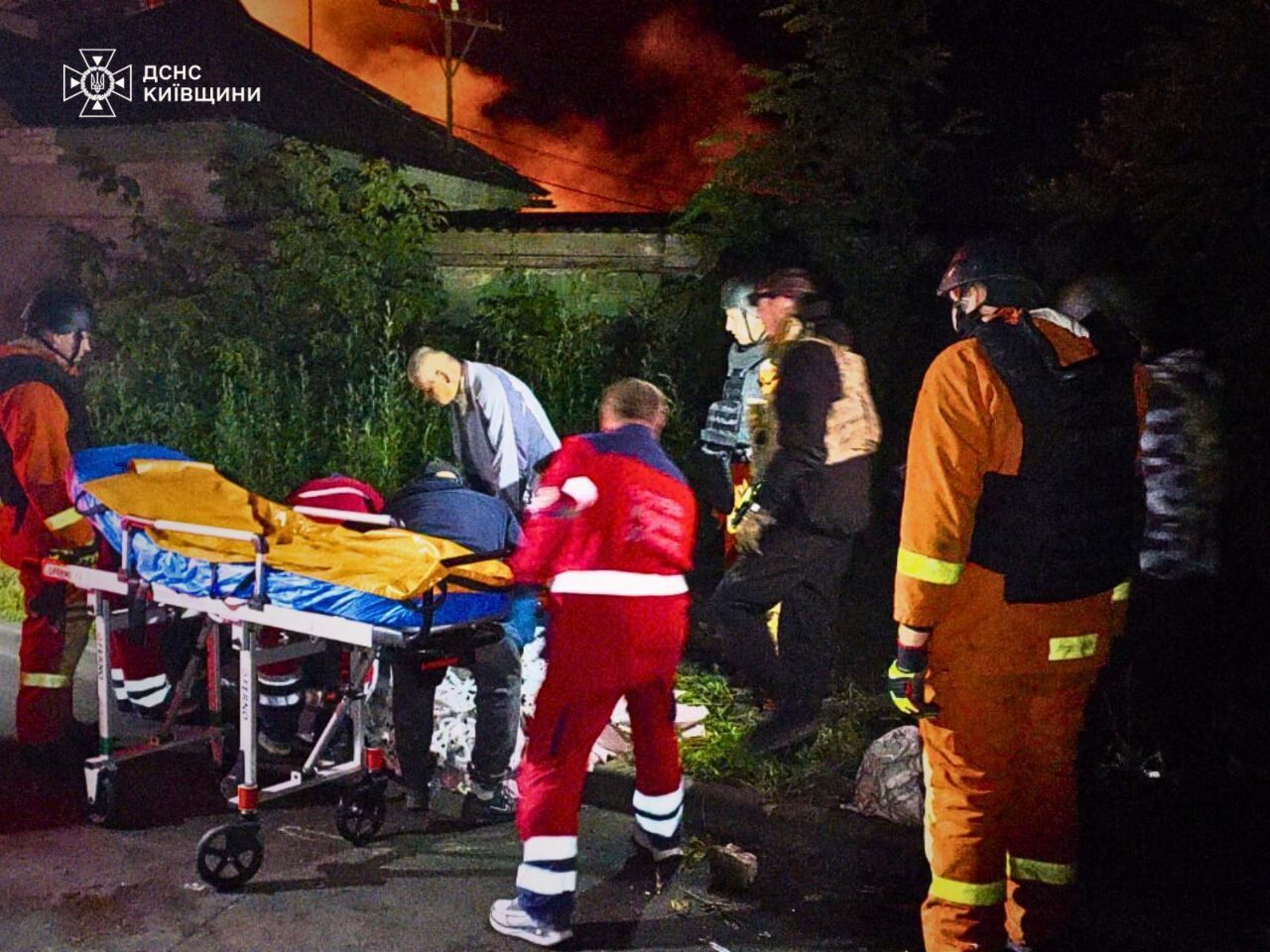 Київ та область перебували під атакою ворожих БПЛА й ракет: є влучання і пожежі, загинули та постраждали люди. Всі подробиці, фото й відео