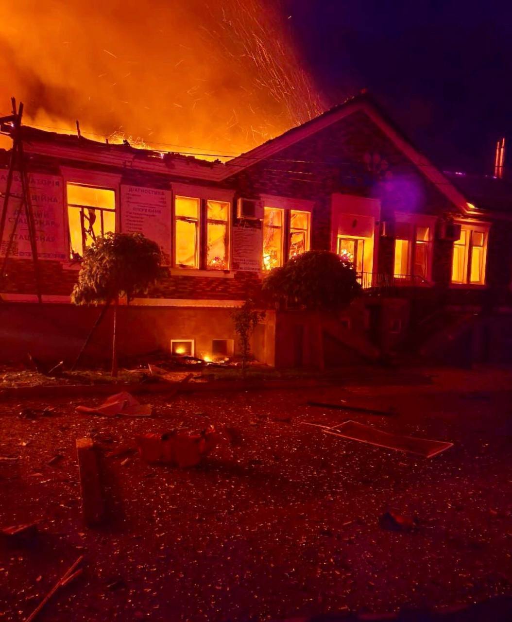 Київ та область перебували під атакою ворожих БПЛА й ракет: є влучання і пожежі, загинули та постраждали люди. Всі подробиці, фото й відео
