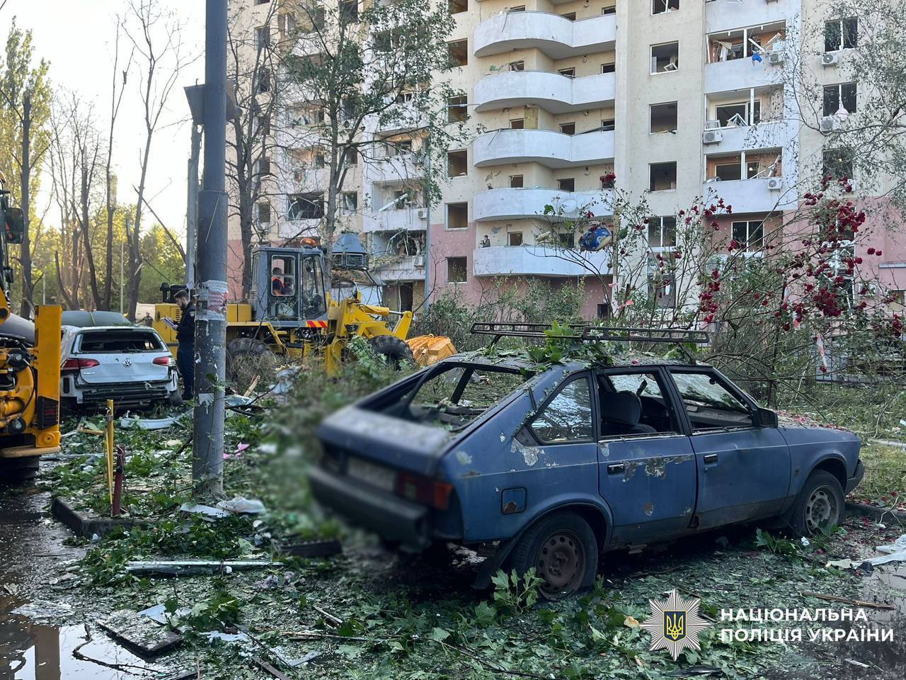Елена Тополя в шоковом состоянии показала первые кадры после взрыва: российская ракета разбила их жилье