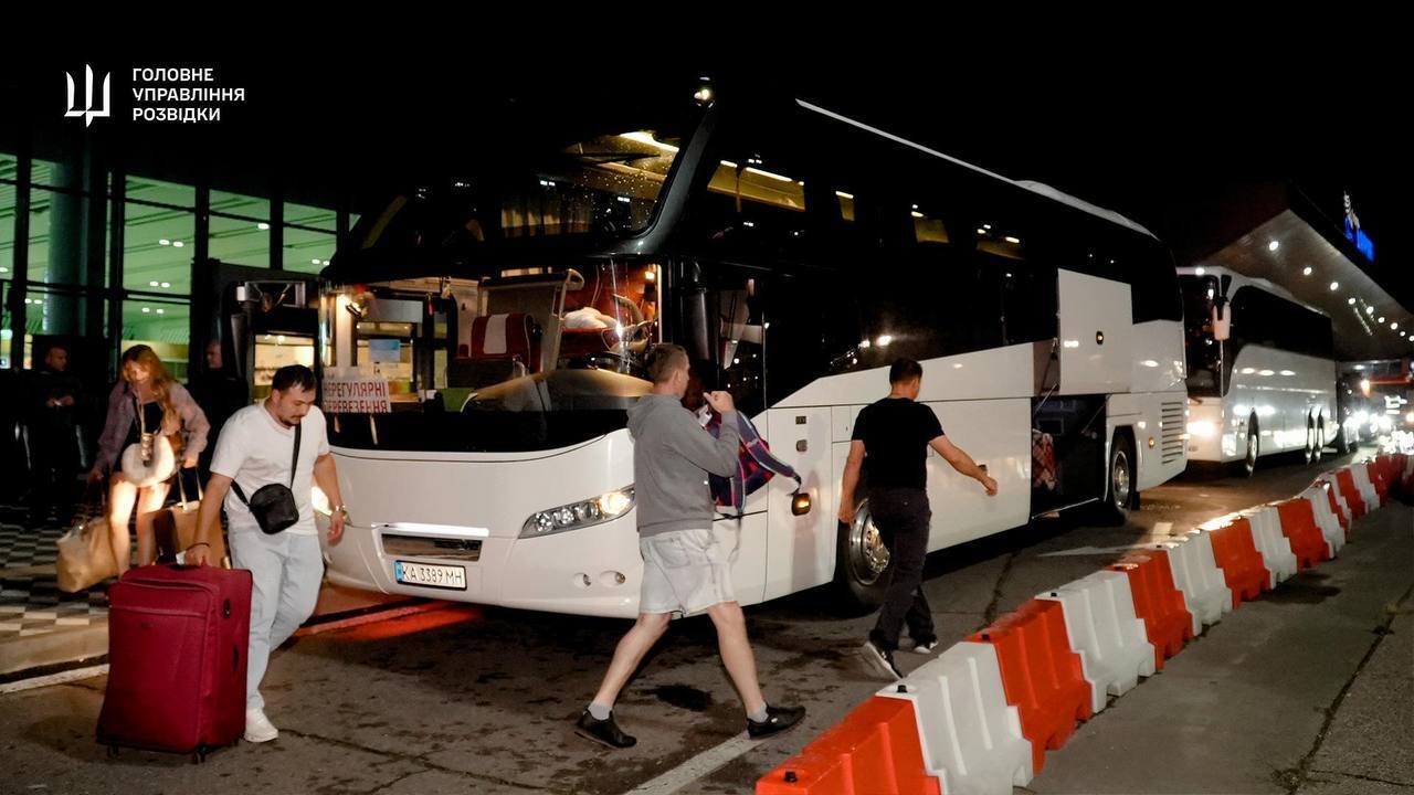 Украина эвакуировала своих граждан из Израиля накануне атак США по Ирану: появились подробности операции. Фото