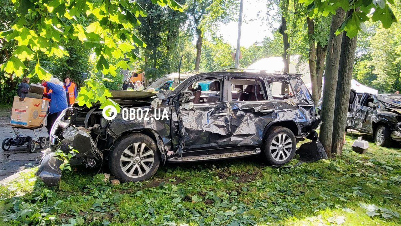 Зруйнований цілий під’їзд будинку: наслідки обстрілу РФ у Шевченківському районі Києва. Фоторепортаж