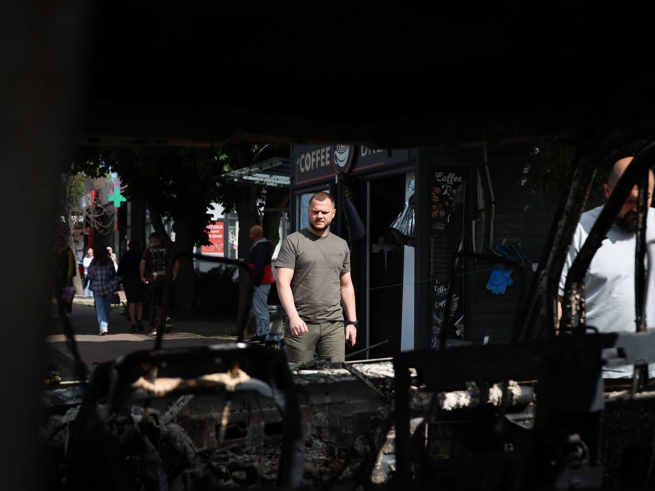 Двох постраждалих жінок дістали з-під завалів: Росія під час атаки на Київщину цілила по цивільних, з'явились нові дані про руйнування. Фото