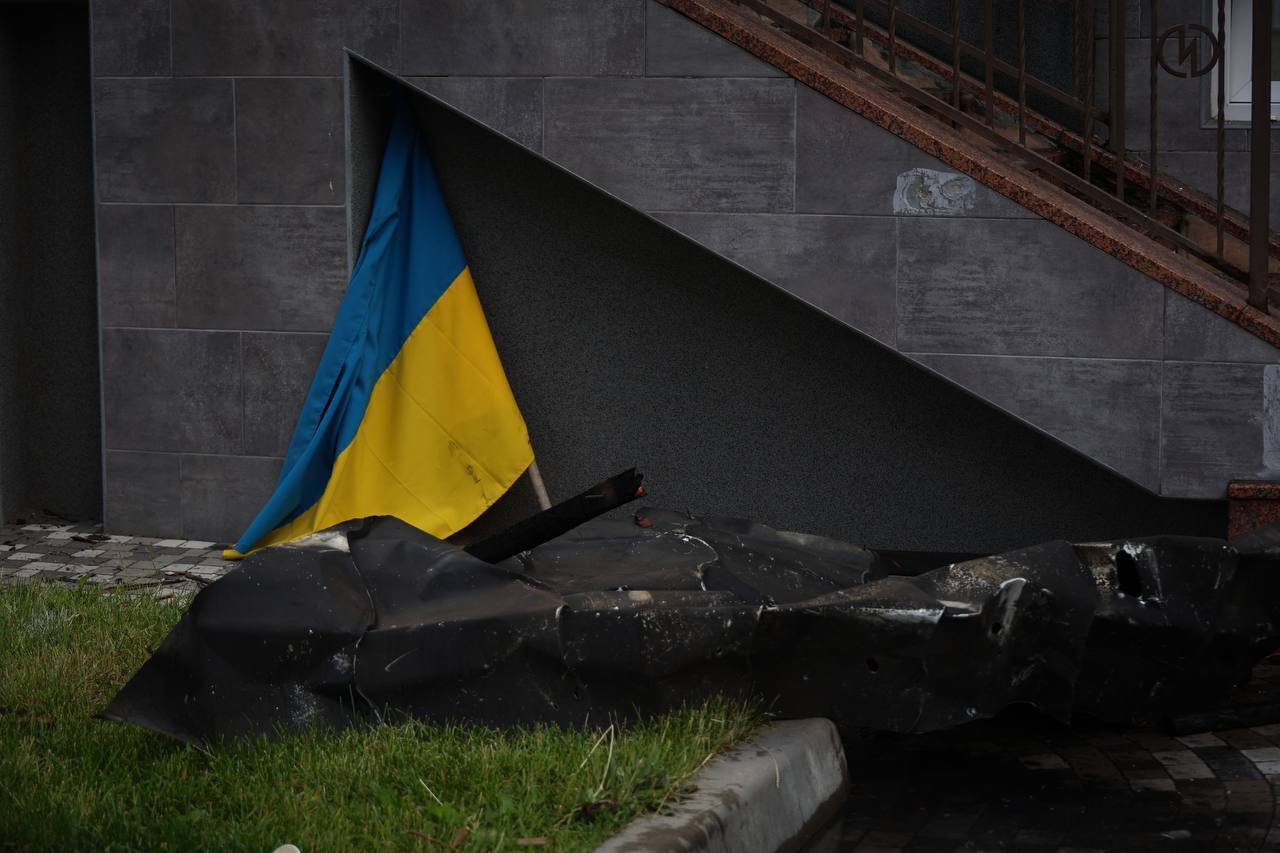 Двох постраждалих жінок дістали з-під завалів: Росія під час атаки на Київщину цілила по цивільних, з'явились нові дані про руйнування. Фото