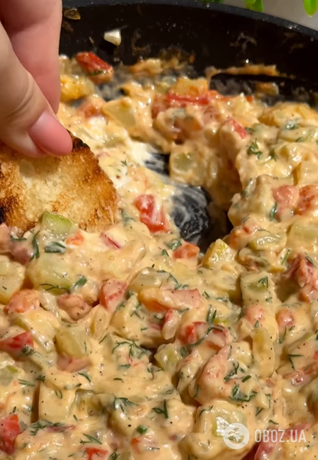 Тушеные кабачки в сырном соусе: обязательно приготовьте вкусное блюдо этим летом