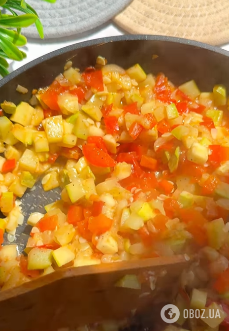 Тушеные кабачки в сырном соусе: обязательно приготовьте вкусное блюдо этим летом