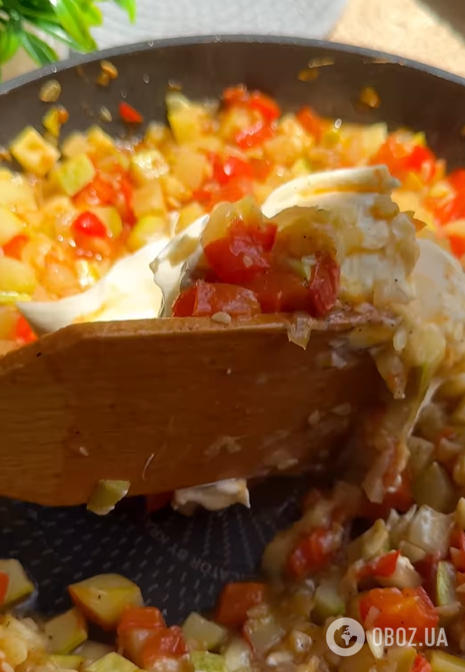 Тушеные кабачки в сырном соусе: обязательно приготовьте вкусное блюдо этим летом