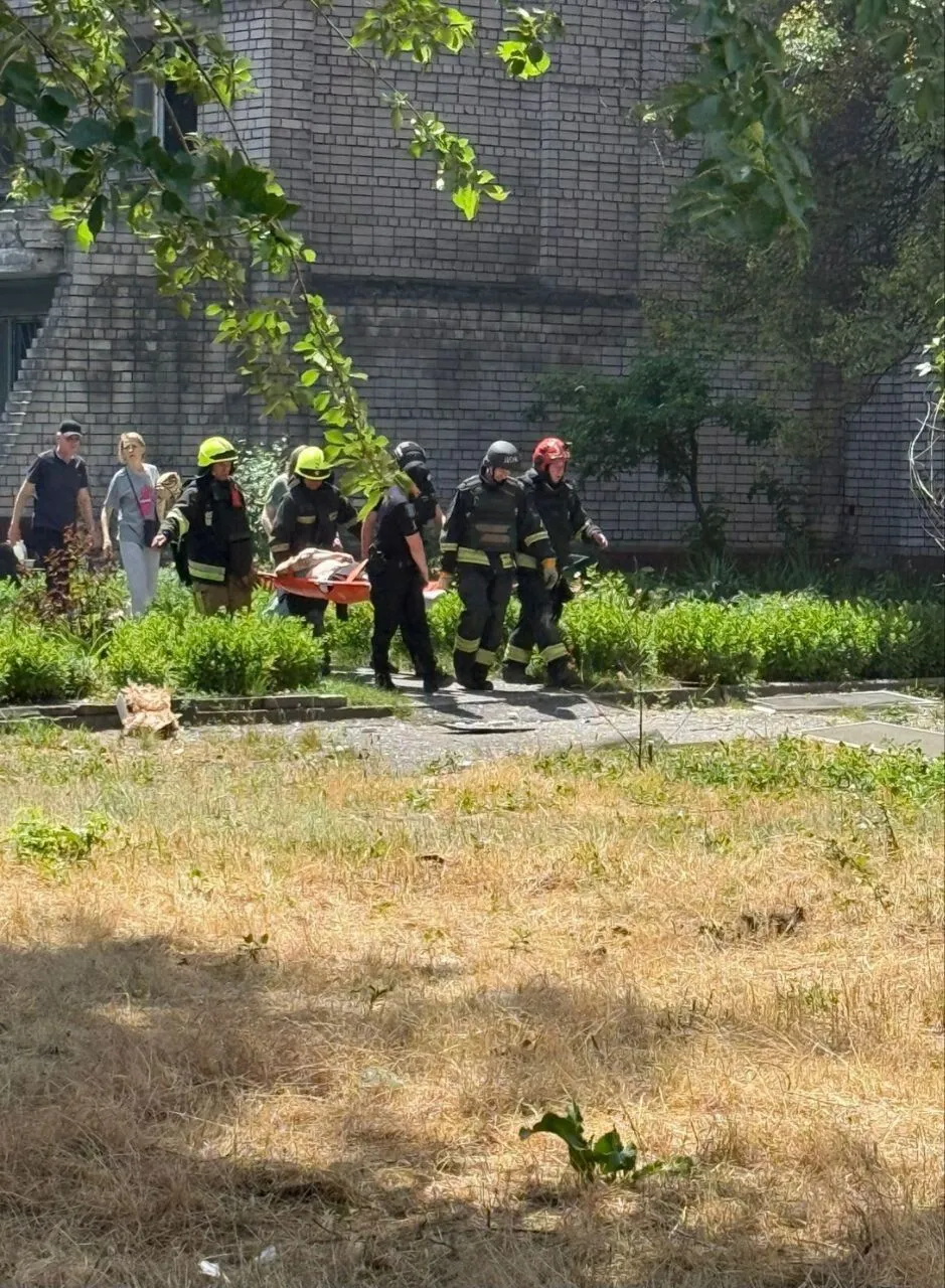 Оккупанты ударили баллистикой по Днепру и Самару: повреждена гражданская инфраструктура, есть жертвы и более 160 раненых. Фото и видео