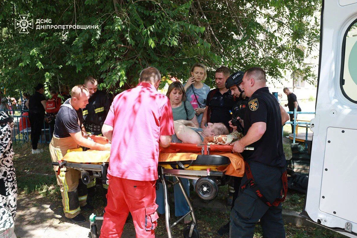 Оккупанты ударили баллистикой по Днепру и Самару: повреждена гражданская инфраструктура, есть жертвы и более 160 раненых. Фото и видео