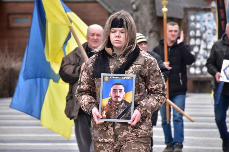Мати загиблого захисника зі Львівщини передала власну машину на потреби ЗСУ: вчинок зворушив мережу. Фото