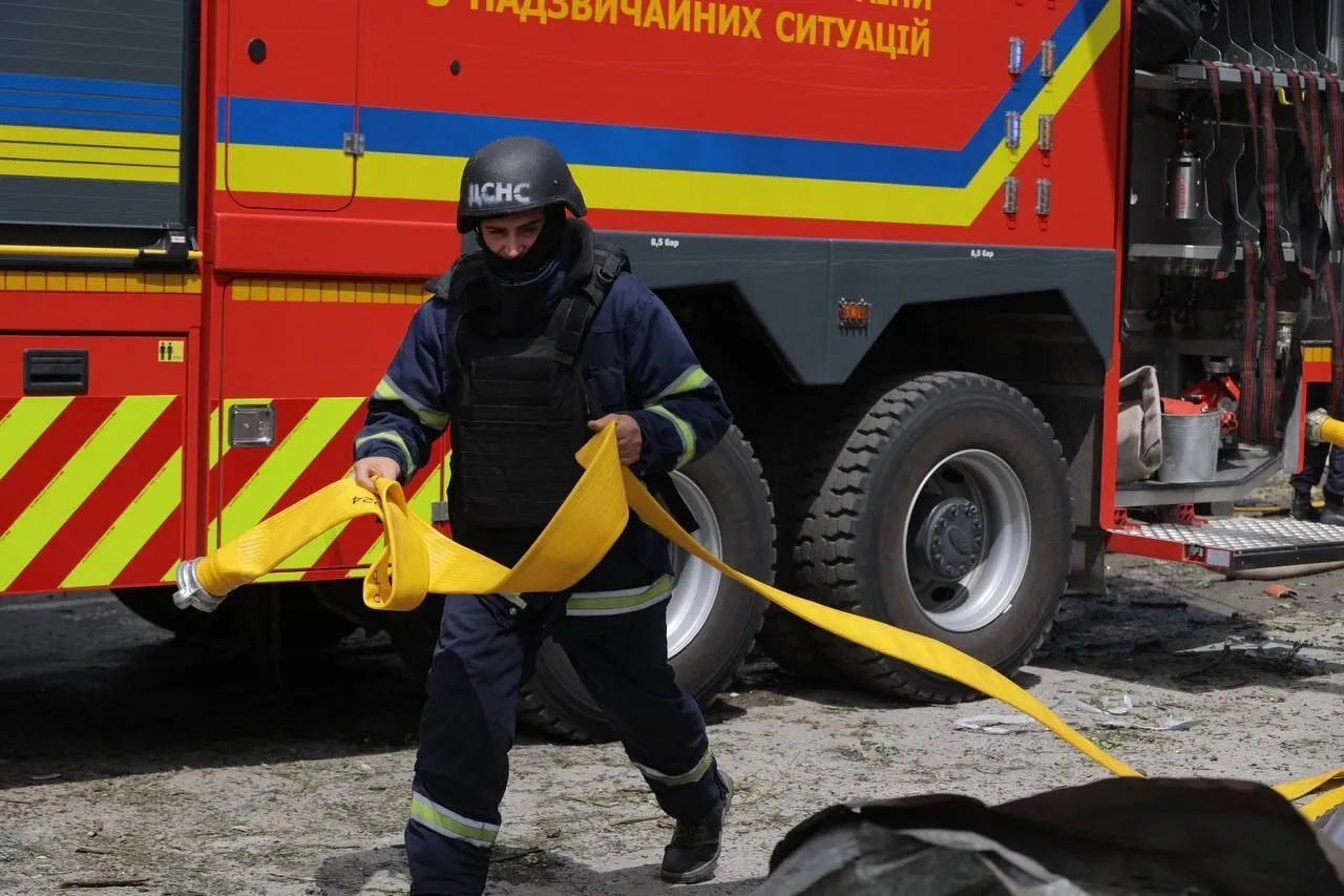 Оккупанты ударили баллистикой по Днепру и Самару: повреждена гражданская инфраструктура, есть жертвы и более 160 раненых. Фото и видео